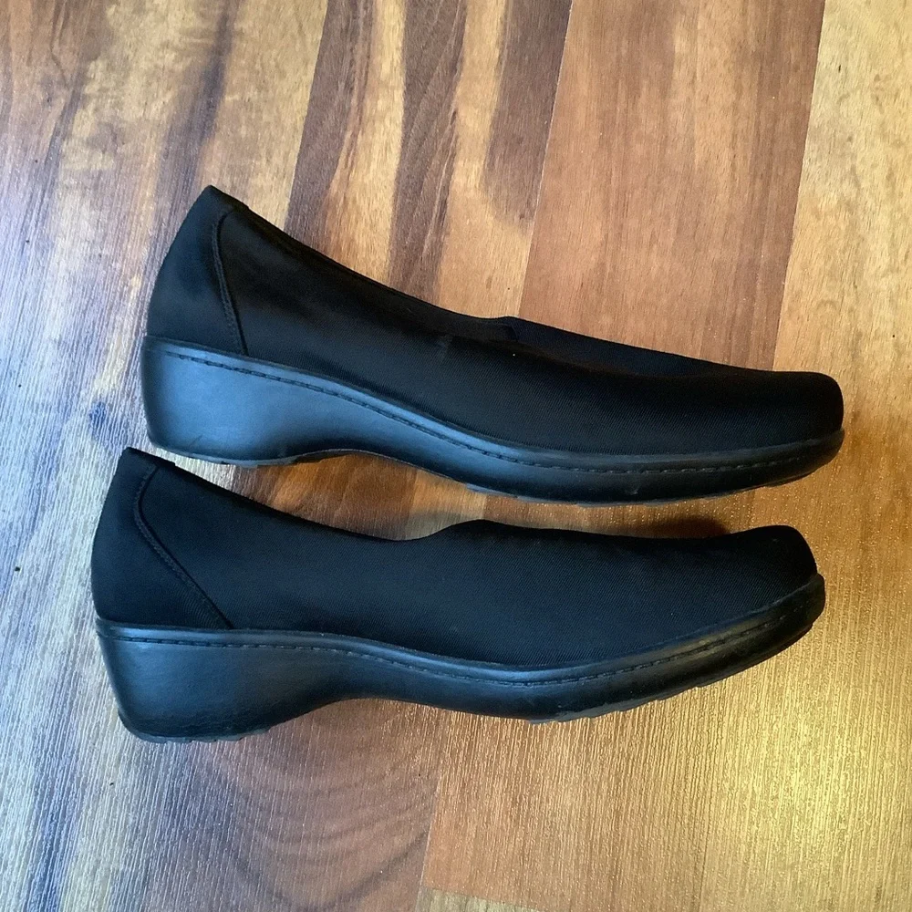 Yuu Size 8 Ashlay Black Stretchy Fabric Slip On Wedge Shoes - Picture 7 of 11